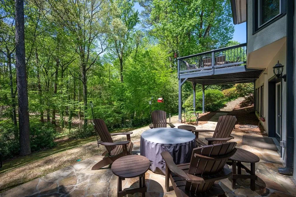 125 Grogans Lake Drive, Sandy Springs, Georgia 30350, 5 Bedrooms Bedrooms, ,4 BathroomsBathrooms,Residential,Sold,125 Grogans Lake Drive,7035764