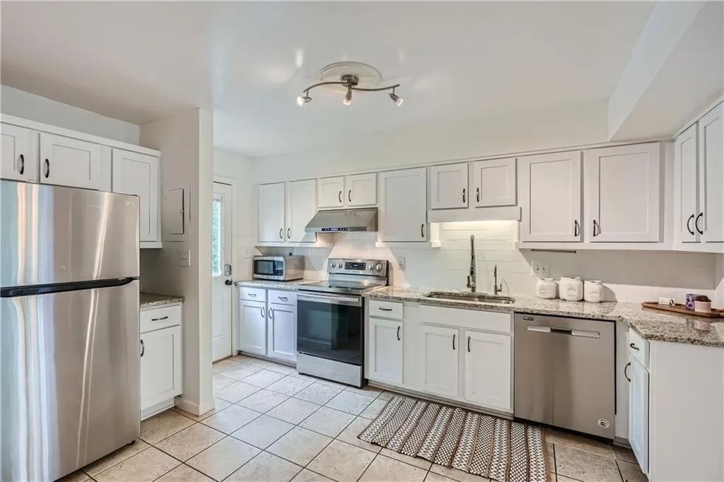 51 Forrest Place, Sandy Springs, Georgia 30328, 3 Bedrooms Bedrooms, ,3 BathroomsBathrooms,Residential,Sold,51 Forrest Place,7416800