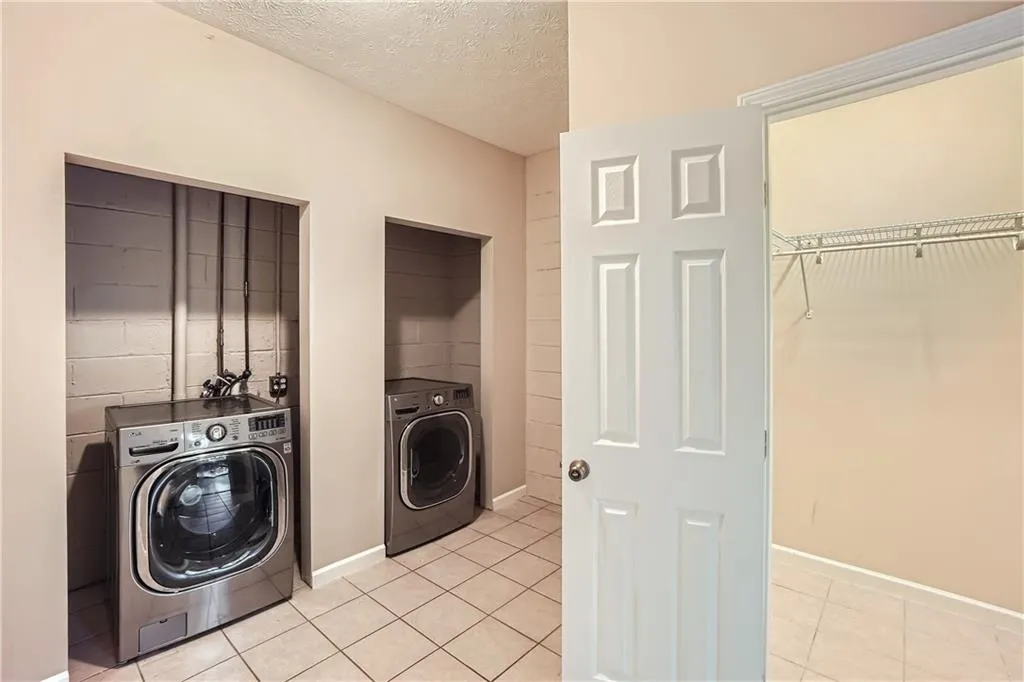 51 Forrest Place, Sandy Springs, Georgia 30328, 3 Bedrooms Bedrooms, ,3 BathroomsBathrooms,Residential,Sold,51 Forrest Place,7416800