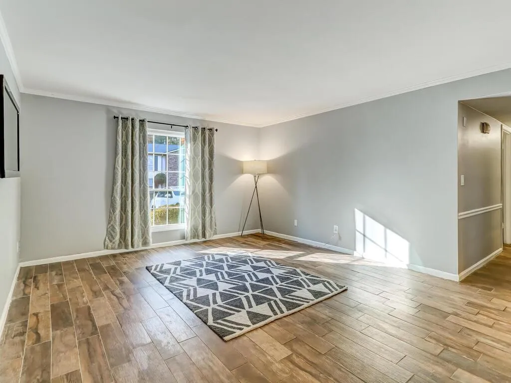 5545 Kingsport Drive Unit Building 25-5545, Atlanta, Georgia 30342, 3 Bedrooms Bedrooms, ,2 BathroomsBathrooms,Residential,Sold,5545 Kingsport Drive Unit Building 25-5545,6972087