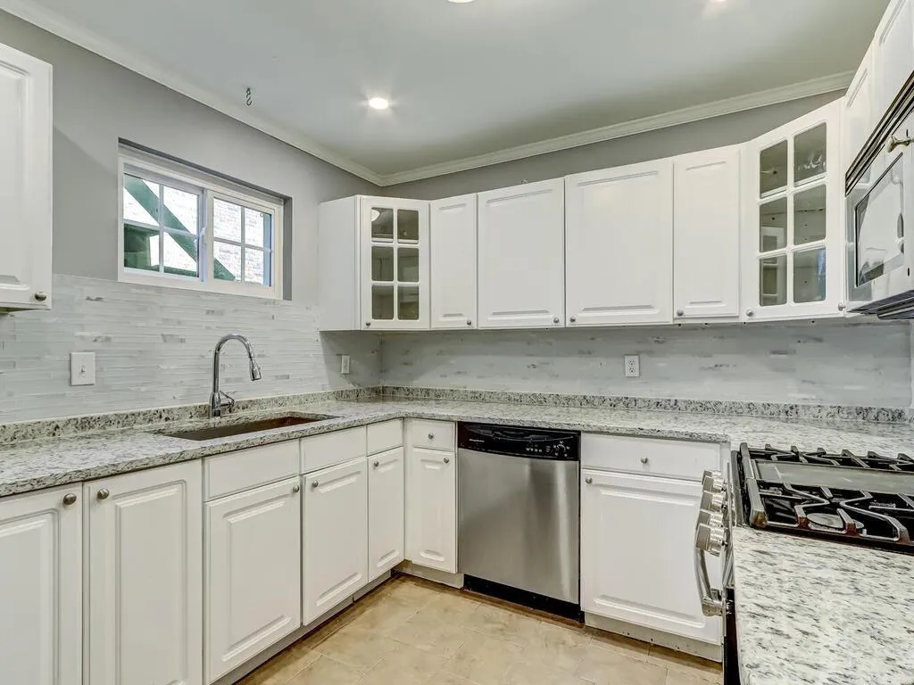 5545 Kingsport Drive Unit Building 25-5545, Atlanta, Georgia 30342, 3 Bedrooms Bedrooms, ,2 BathroomsBathrooms,Residential,Sold,5545 Kingsport Drive Unit Building 25-5545,6972087