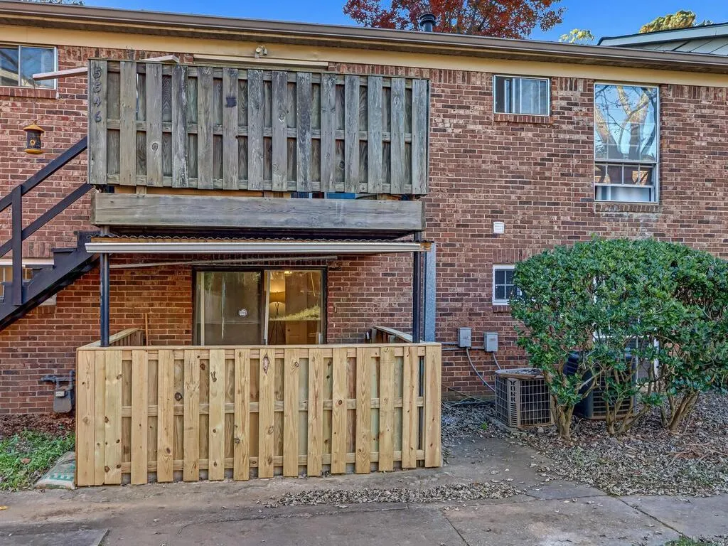 5545 Kingsport Drive Unit Building 25-5545, Atlanta, Georgia 30342, 3 Bedrooms Bedrooms, ,2 BathroomsBathrooms,Residential,Sold,5545 Kingsport Drive Unit Building 25-5545,6972087