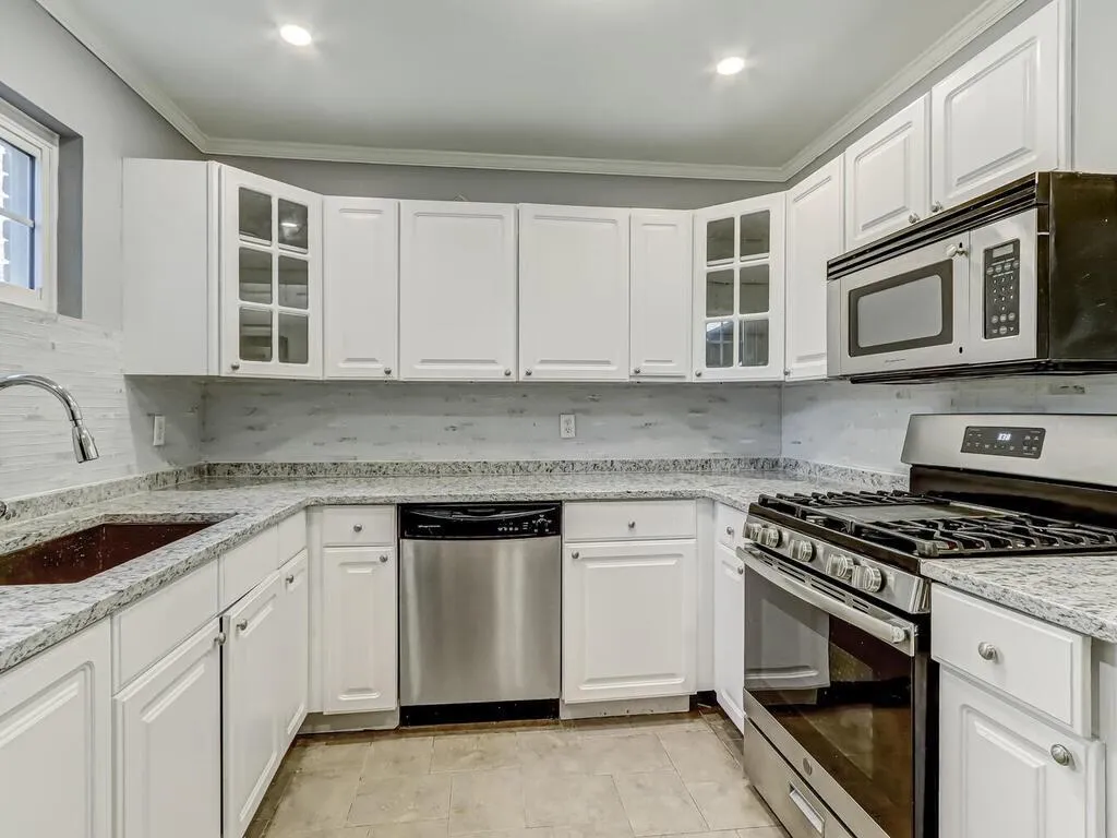 5545 Kingsport Drive Unit Building 25-5545, Atlanta, Georgia 30342, 3 Bedrooms Bedrooms, ,2 BathroomsBathrooms,Residential,Sold,5545 Kingsport Drive Unit Building 25-5545,6972087