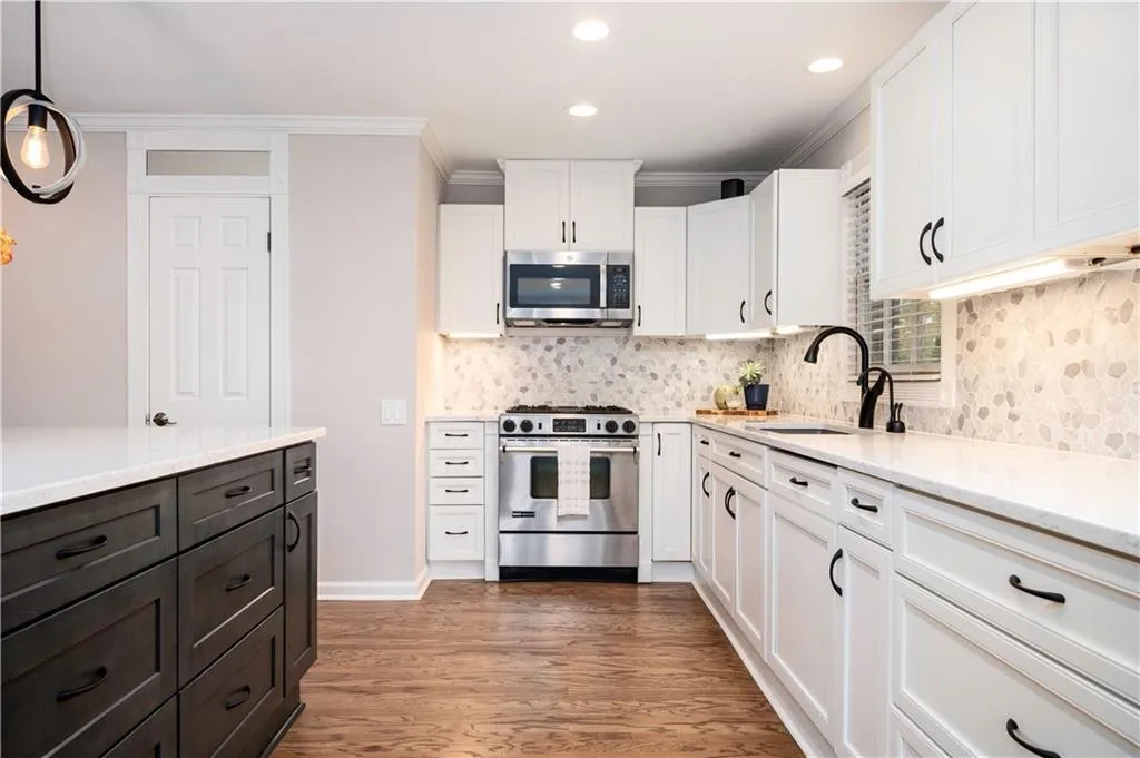 701 Dunwoody Chace, Atlanta, Georgia 30328, 3 Bedrooms Bedrooms, ,3 BathroomsBathrooms,Residential,Sold,701 Dunwoody Chace,7488936