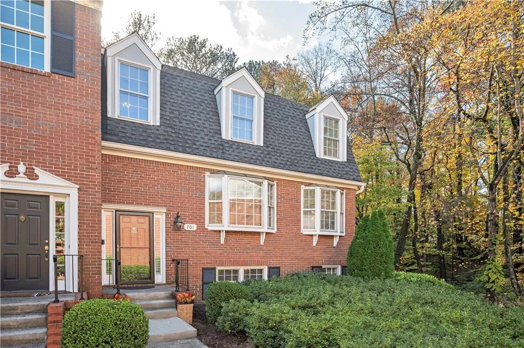 701 Dunwoody Chace, Atlanta, Georgia 30328, 3 Bedrooms Bedrooms, ,3 BathroomsBathrooms,Residential,Sold,701 Dunwoody Chace,7488936