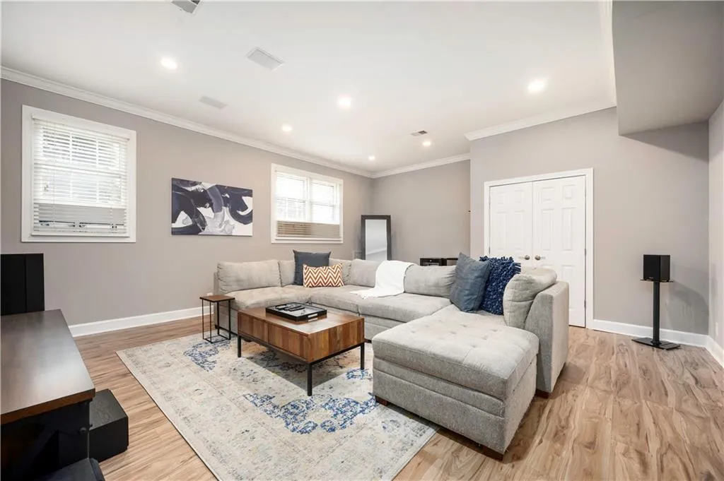 701 Dunwoody Chace, Atlanta, Georgia 30328, 3 Bedrooms Bedrooms, ,3 BathroomsBathrooms,Residential,Sold,701 Dunwoody Chace,7488936