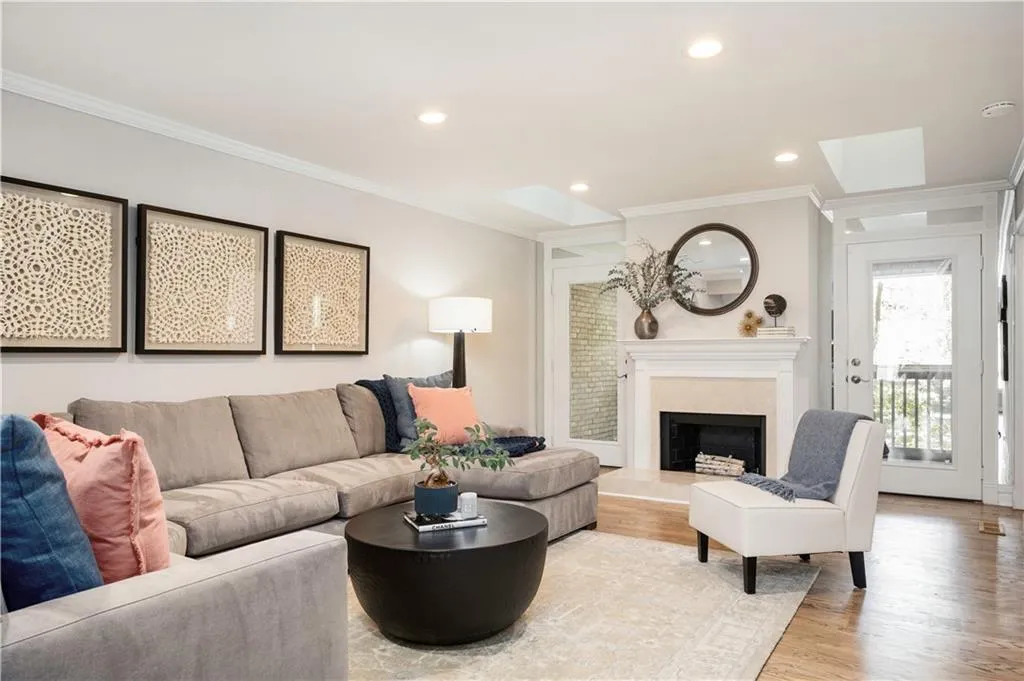 701 Dunwoody Chace, Atlanta, Georgia 30328, 3 Bedrooms Bedrooms, ,3 BathroomsBathrooms,Residential,Sold,701 Dunwoody Chace,7488936