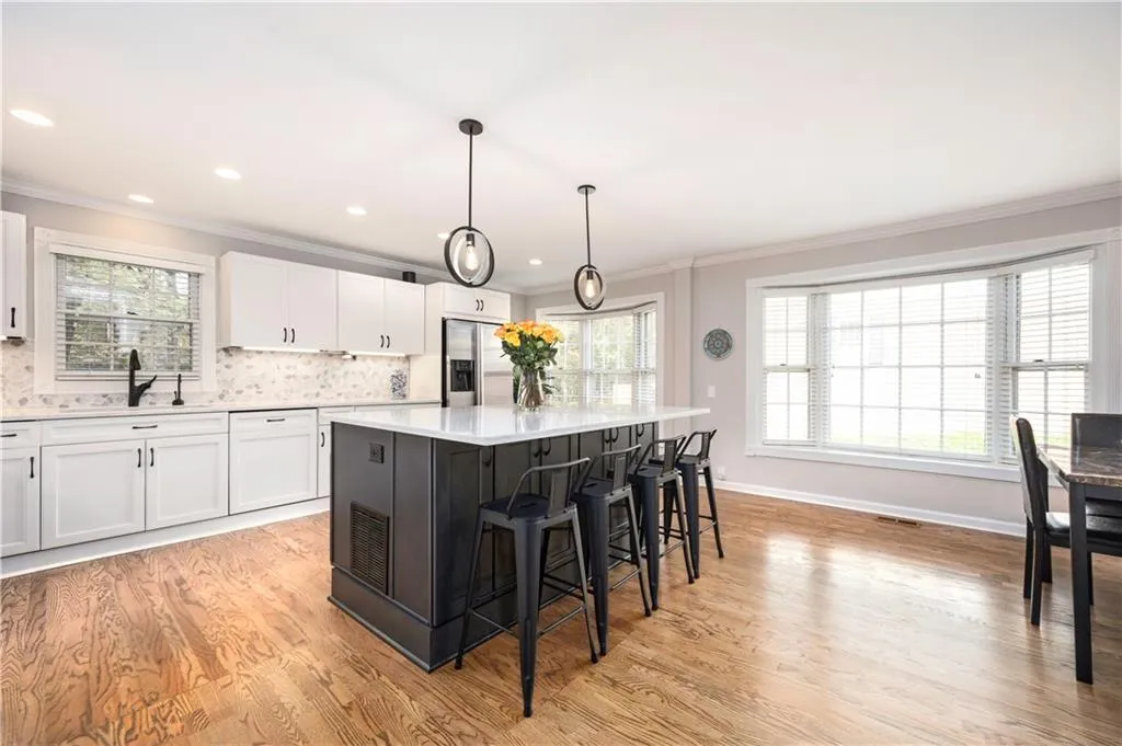 701 Dunwoody Chace, Atlanta, Georgia 30328, 3 Bedrooms Bedrooms, ,3 BathroomsBathrooms,Residential,Sold,701 Dunwoody Chace,7488936