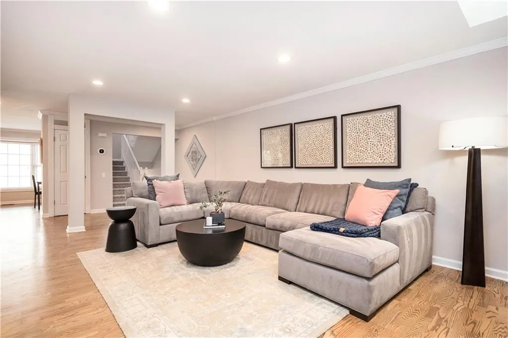 701 Dunwoody Chace, Atlanta, Georgia 30328, 3 Bedrooms Bedrooms, ,3 BathroomsBathrooms,Residential,Sold,701 Dunwoody Chace,7488936