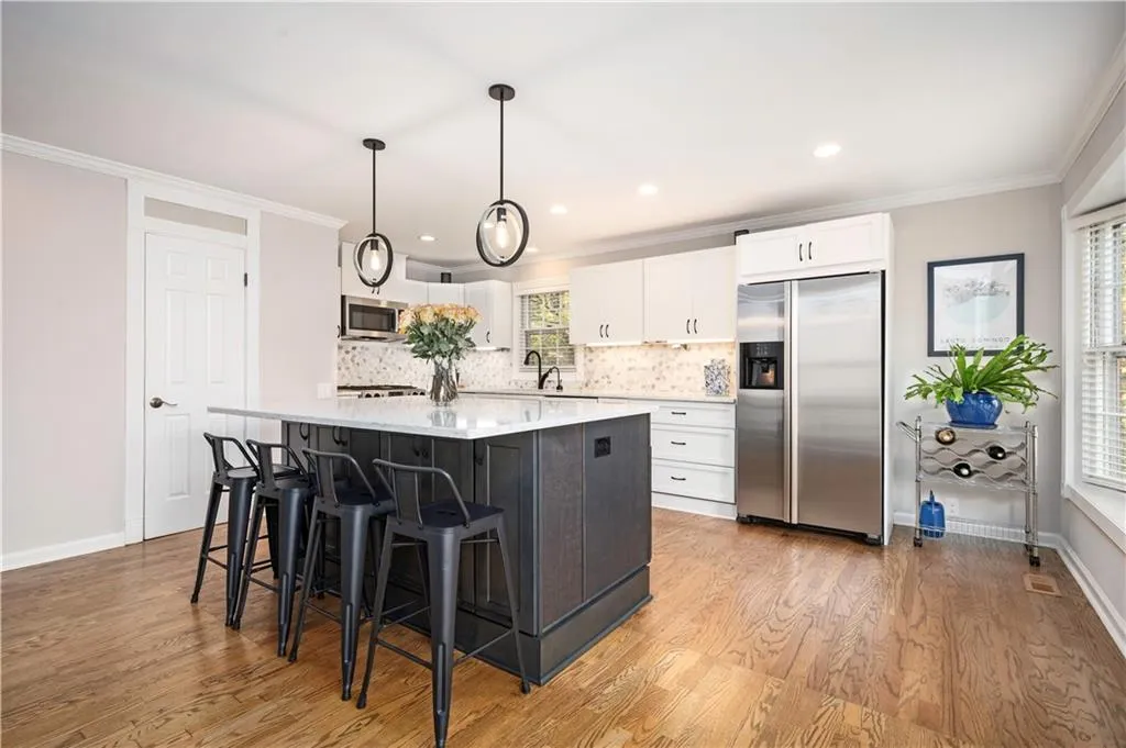 701 Dunwoody Chace, Atlanta, Georgia 30328, 3 Bedrooms Bedrooms, ,3 BathroomsBathrooms,Residential,Sold,701 Dunwoody Chace,7488936