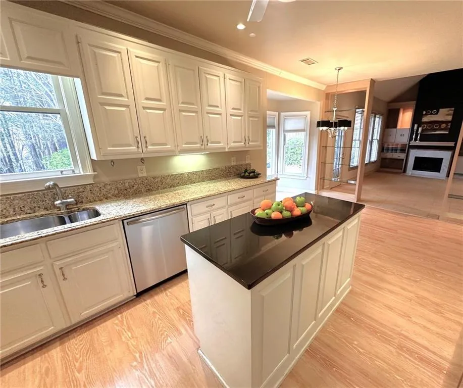 7155 Roswell Road Unit 37, Sandy Springs, Georgia 30328, 3 Bedrooms Bedrooms, ,3 BathroomsBathrooms,Residential,Sold,7155 Roswell Road Unit 37,7538700