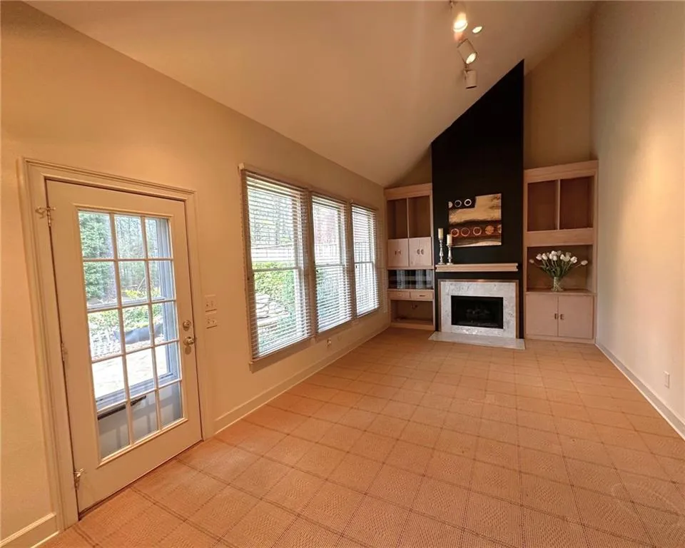 7155 Roswell Road Unit 37, Sandy Springs, Georgia 30328, 3 Bedrooms Bedrooms, ,3 BathroomsBathrooms,Residential,Sold,7155 Roswell Road Unit 37,7538700