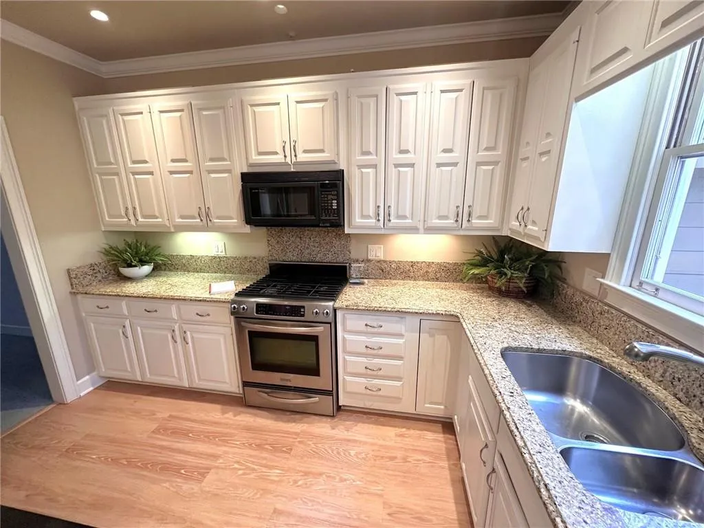 7155 Roswell Road Unit 37, Sandy Springs, Georgia 30328, 3 Bedrooms Bedrooms, ,3 BathroomsBathrooms,Residential,Sold,7155 Roswell Road Unit 37,7538700