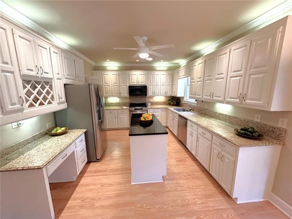 7155 Roswell Road Unit 37, Sandy Springs, Georgia 30328, 3 Bedrooms Bedrooms, ,3 BathroomsBathrooms,Residential,Sold,7155 Roswell Road Unit 37,7538700