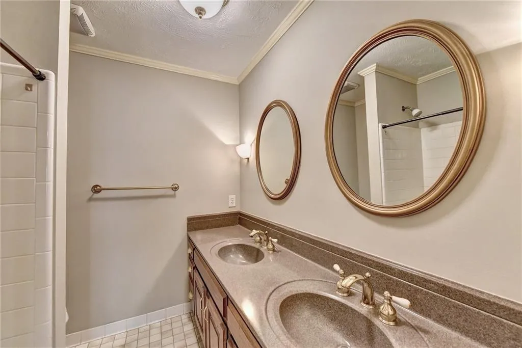 1760 Redbourne Drive, Sandy Springs, Georgia 30350, 5 Bedrooms Bedrooms, ,5 BathroomsBathrooms,Residential,Sold,1760 Redbourne Drive,6848738