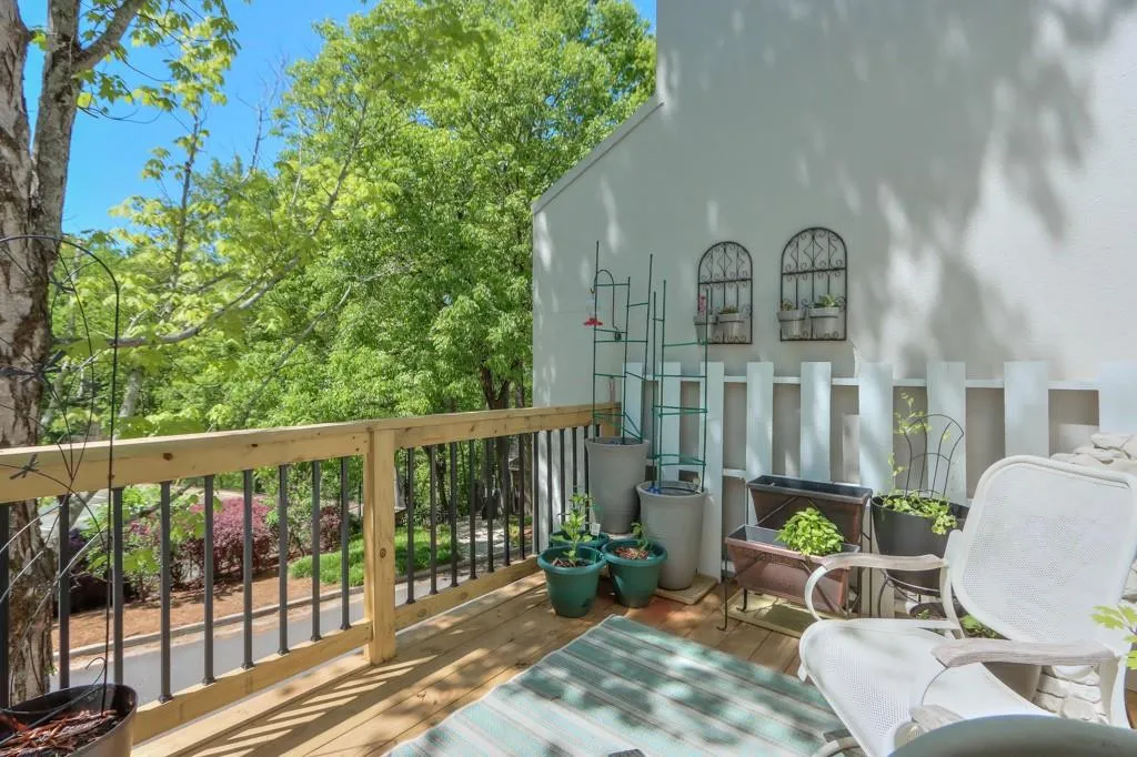 5672 River Oaks Place, Atlanta, Georgia 30327, 4 Bedrooms Bedrooms, ,3 BathroomsBathrooms,Residential,Sold,5672 River Oaks Place,7274177