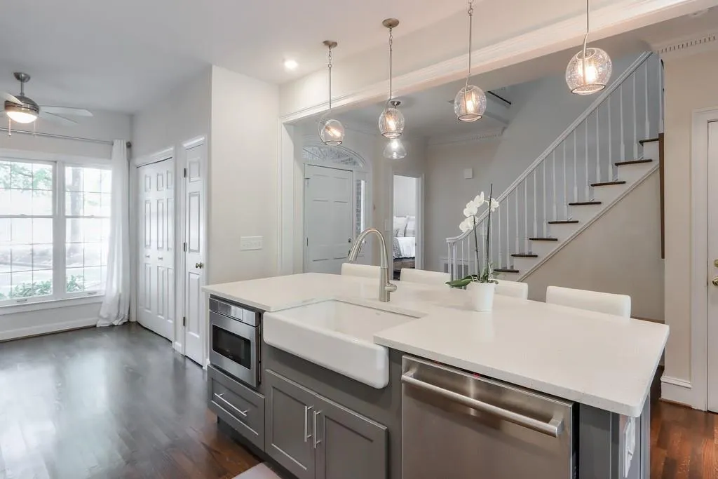 5672 River Oaks Place, Atlanta, Georgia 30327, 4 Bedrooms Bedrooms, ,3 BathroomsBathrooms,Residential,Sold,5672 River Oaks Place,7274177