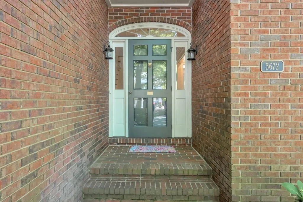 5672 River Oaks Place, Atlanta, Georgia 30327, 4 Bedrooms Bedrooms, ,3 BathroomsBathrooms,Residential,Sold,5672 River Oaks Place,7274177