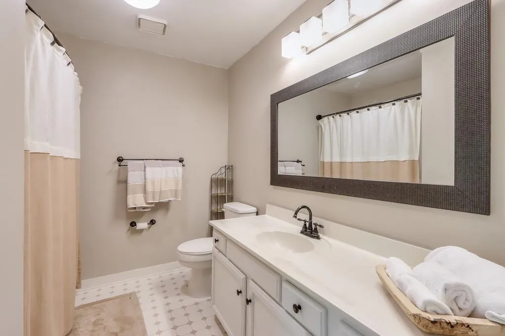 5672 River Oaks Place, Atlanta, Georgia 30327, 4 Bedrooms Bedrooms, ,3 BathroomsBathrooms,Residential,Sold,5672 River Oaks Place,7274177