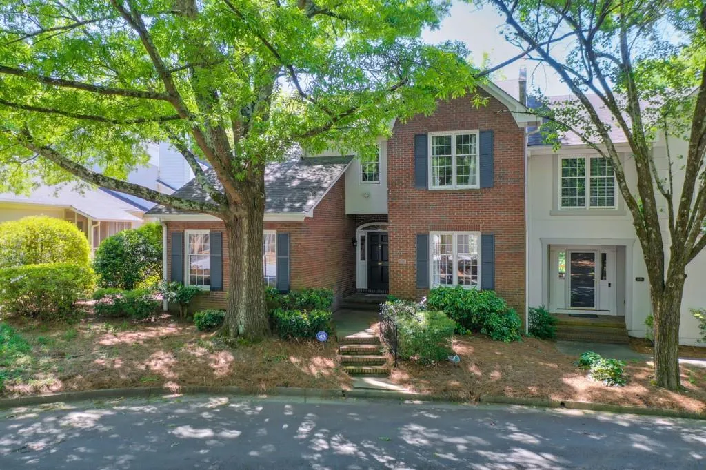 5672 River Oaks Place, Atlanta, Georgia 30327, 4 Bedrooms Bedrooms, ,3 BathroomsBathrooms,Residential,Sold,5672 River Oaks Place,7274177