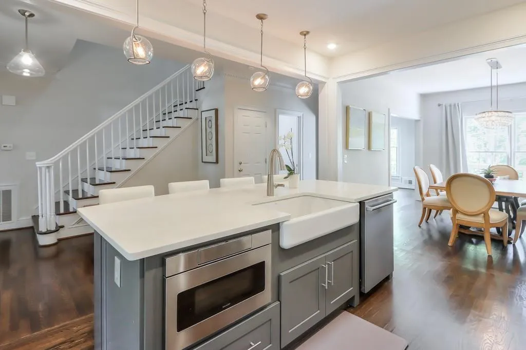 5672 River Oaks Place, Atlanta, Georgia 30327, 4 Bedrooms Bedrooms, ,3 BathroomsBathrooms,Residential,Sold,5672 River Oaks Place,7274177