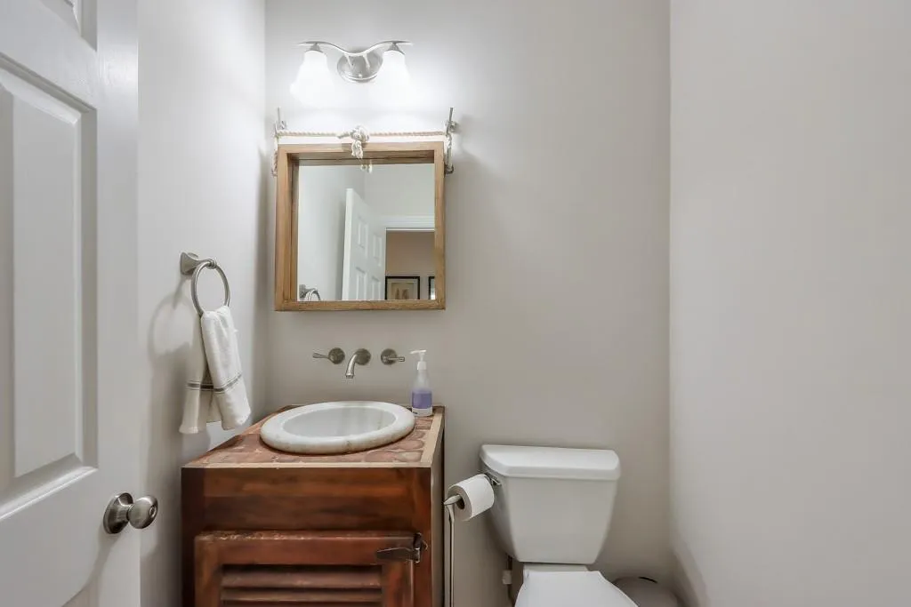 5672 River Oaks Place, Atlanta, Georgia 30327, 4 Bedrooms Bedrooms, ,3 BathroomsBathrooms,Residential,Sold,5672 River Oaks Place,7274177