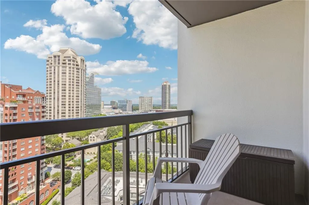 3481 Lakeside Drive Ne Unit 2407, Atlanta, Georgia 30326, 2 Bedrooms Bedrooms, ,2 BathroomsBathrooms,Residential,For Sale,3481 Lakeside Drive Ne Unit 2407,7605564