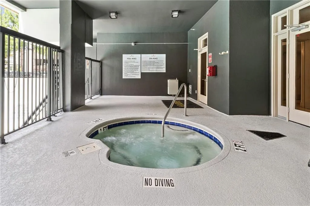 3481 Lakeside Drive Ne Unit 2407, Atlanta, Georgia 30326, 2 Bedrooms Bedrooms, ,2 BathroomsBathrooms,Residential,For Sale,3481 Lakeside Drive Ne Unit 2407,7605564