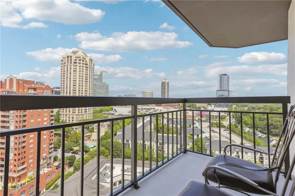 3481 Lakeside Drive Ne Unit 2407, Atlanta, Georgia 30326, 2 Bedrooms Bedrooms, ,2 BathroomsBathrooms,Residential,For Sale,3481 Lakeside Drive Ne Unit 2407,7605564