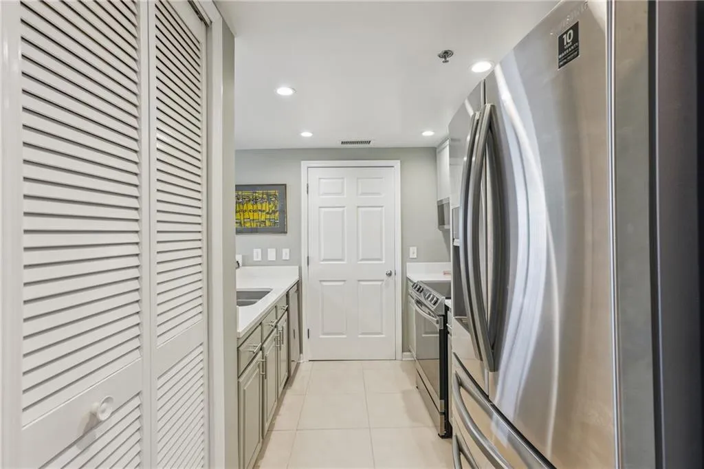 3481 Lakeside Drive Ne Unit 2407, Atlanta, Georgia 30326, 2 Bedrooms Bedrooms, ,2 BathroomsBathrooms,Residential,For Sale,3481 Lakeside Drive Ne Unit 2407,7605564