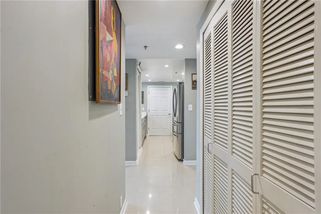 3481 Lakeside Drive Ne Unit 2407, Atlanta, Georgia 30326, 2 Bedrooms Bedrooms, ,2 BathroomsBathrooms,Residential,For Sale,3481 Lakeside Drive Ne Unit 2407,7605564