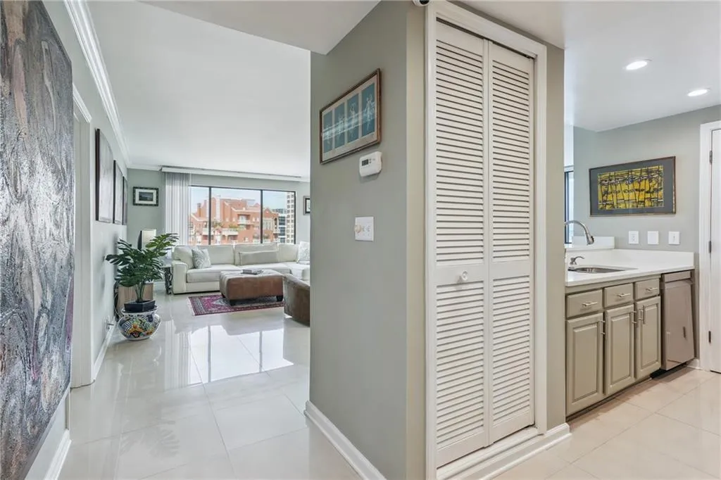 3481 Lakeside Drive Ne Unit 2407, Atlanta, Georgia 30326, 2 Bedrooms Bedrooms, ,2 BathroomsBathrooms,Residential,For Sale,3481 Lakeside Drive Ne Unit 2407,7605564