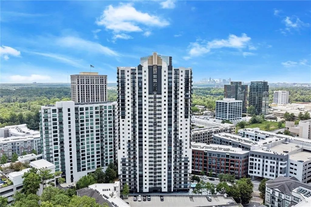 3481 Lakeside Drive Ne Unit 2407, Atlanta, Georgia 30326, 2 Bedrooms Bedrooms, ,2 BathroomsBathrooms,Residential,For Sale,3481 Lakeside Drive Ne Unit 2407,7605564