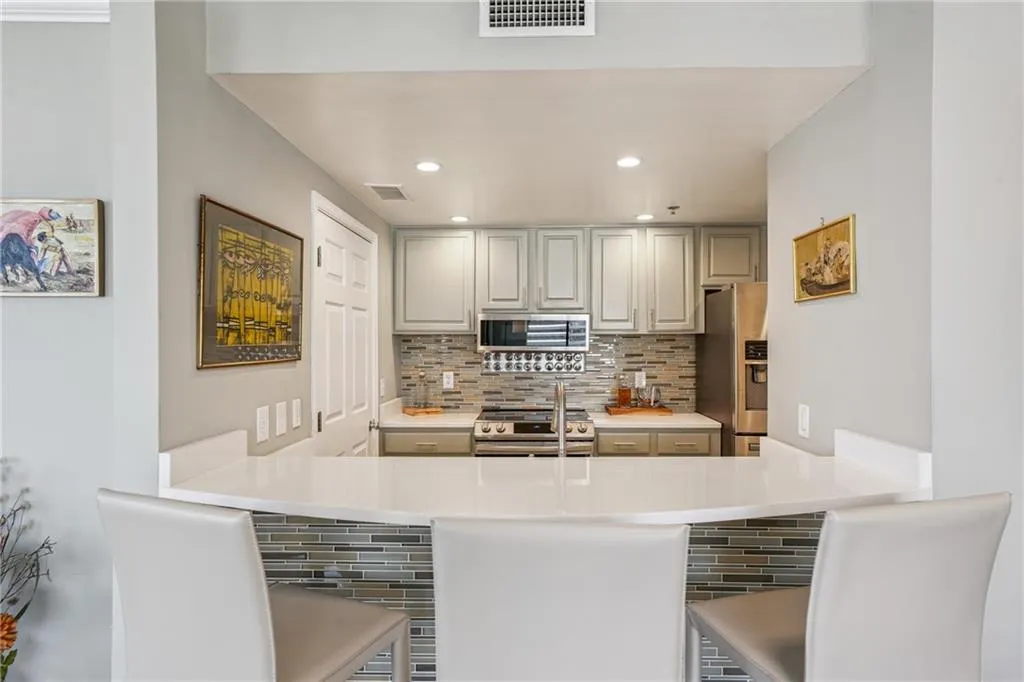 3481 Lakeside Drive Ne Unit 2407, Atlanta, Georgia 30326, 2 Bedrooms Bedrooms, ,2 BathroomsBathrooms,Residential,For Sale,3481 Lakeside Drive Ne Unit 2407,7605564
