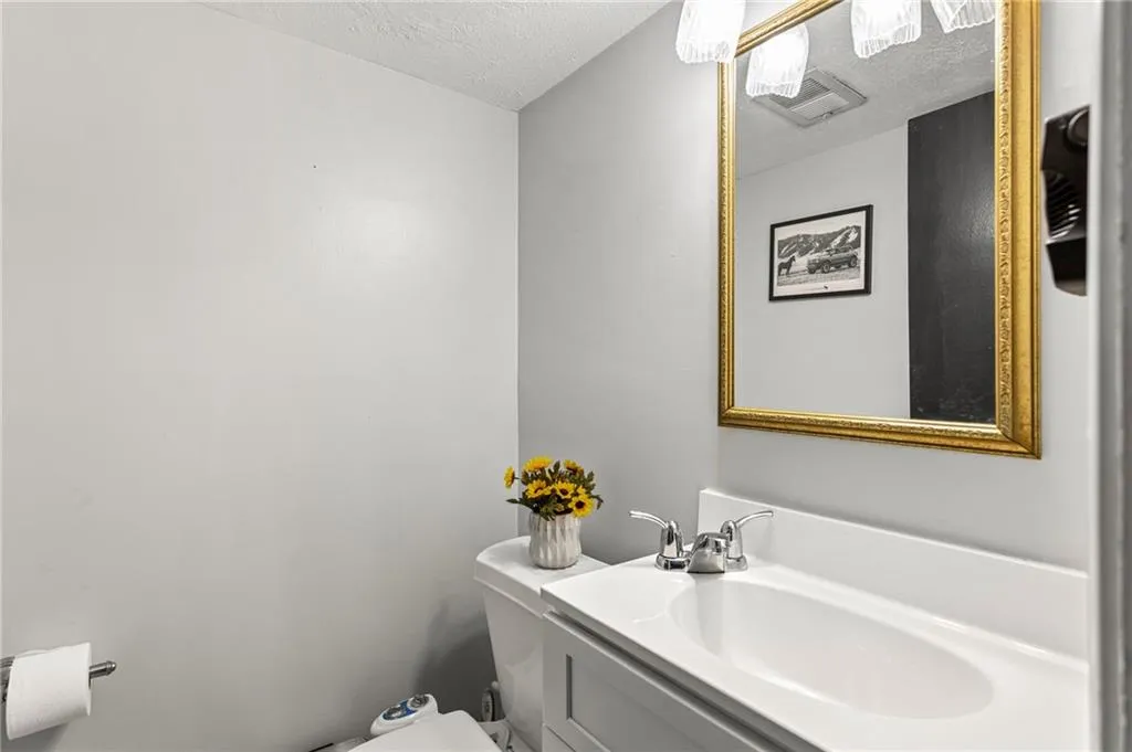 120 Biscayne Drive Nw Unit B3, Atlanta, Georgia 30309, 2 Bedrooms Bedrooms, 0 ,1 BathroomBathrooms,Residential,For Sale,120 Biscayne Drive Nw Unit B3,7685009