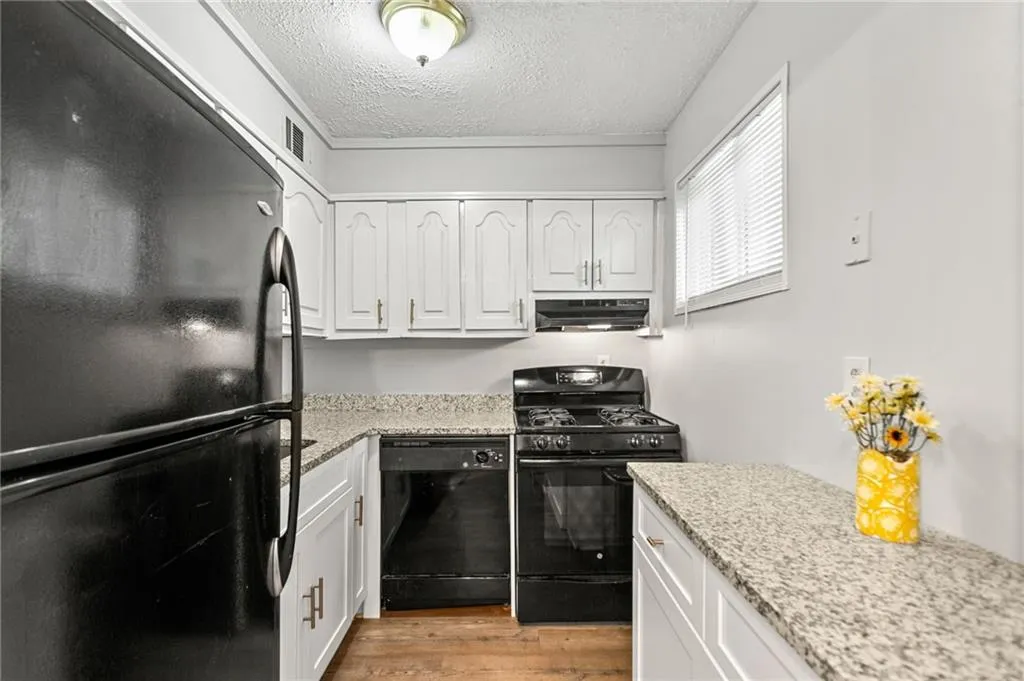 120 Biscayne Drive Nw Unit B3, Atlanta, Georgia 30309, 2 Bedrooms Bedrooms, 0 ,1 BathroomBathrooms,Residential,For Sale,120 Biscayne Drive Nw Unit B3,7685009