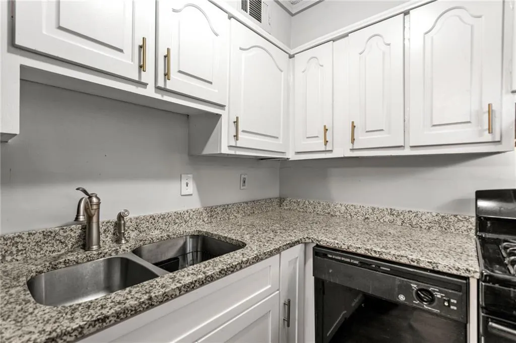 120 Biscayne Drive Nw Unit B3, Atlanta, Georgia 30309, 2 Bedrooms Bedrooms, 0 ,1 BathroomBathrooms,Residential,For Sale,120 Biscayne Drive Nw Unit B3,7685009