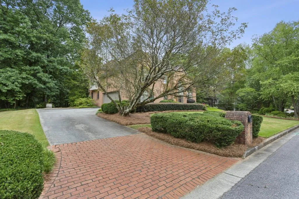 5125 Falcon Chase Lane, Atlanta, Georgia 30342, 4 Bedrooms Bedrooms, ,4 BathroomsBathrooms,Residential,Sold,5125 Falcon Chase Lane,7418367