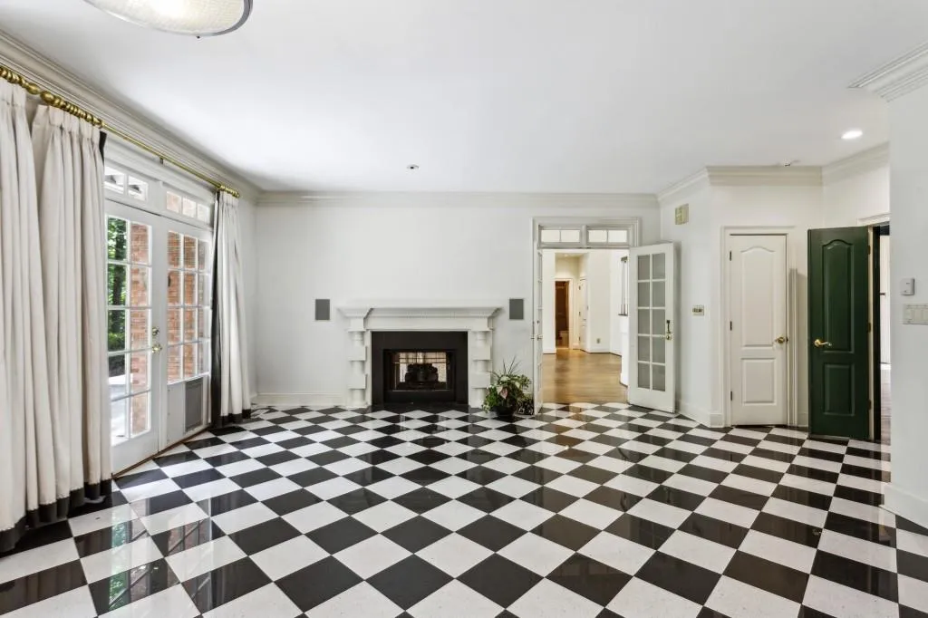 5125 Falcon Chase Lane, Atlanta, Georgia 30342, 4 Bedrooms Bedrooms, ,4 BathroomsBathrooms,Residential,Sold,5125 Falcon Chase Lane,7418367