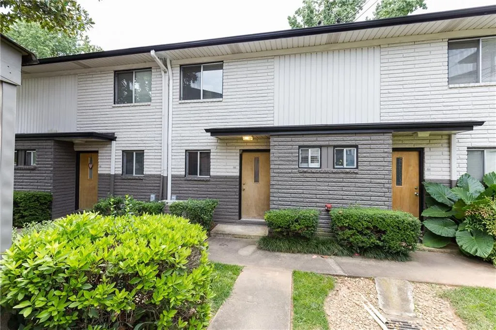 3501 Roswell Road Ne Unit 502, Atlanta, Georgia 30305, 2 Bedrooms Bedrooms, ,1 BathroomBathrooms,Residential,Sold,3501 Roswell Road Ne Unit 502,5890149