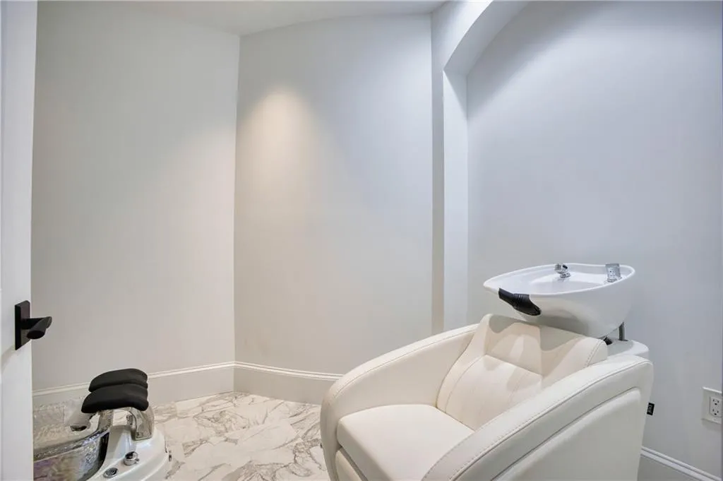 2883 W Roxboro Road Ne, Atlanta, Georgia 30324, 6 Bedrooms Bedrooms, ,8 BathroomsBathrooms,Residential,For Sale,2883 W Roxboro Road Ne,7395677