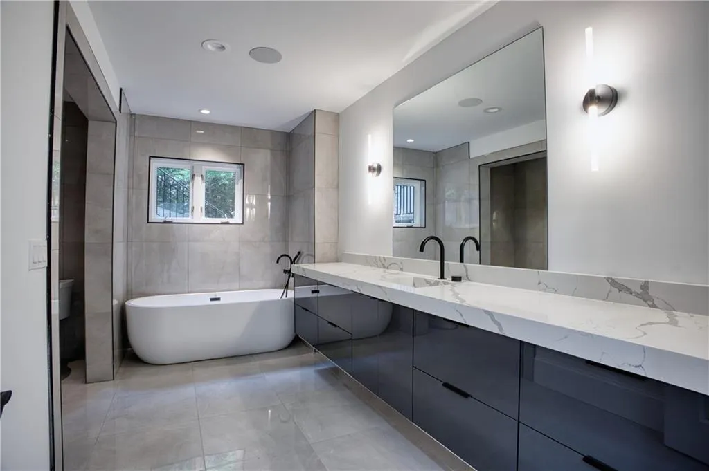 2883 W Roxboro Road Ne, Atlanta, Georgia 30324, 6 Bedrooms Bedrooms, ,8 BathroomsBathrooms,Residential,For Sale,2883 W Roxboro Road Ne,7395677