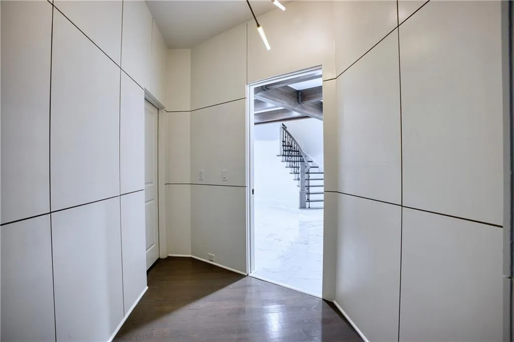 2883 W Roxboro Road Ne, Atlanta, Georgia 30324, 6 Bedrooms Bedrooms, ,8 BathroomsBathrooms,Residential,For Sale,2883 W Roxboro Road Ne,7395677