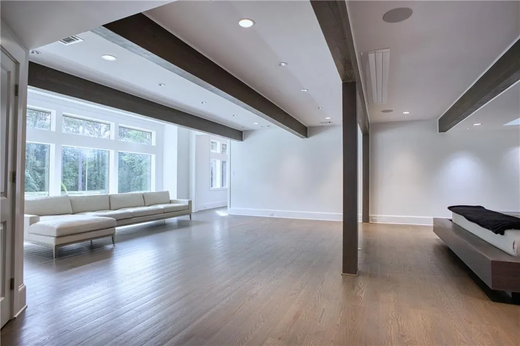 2883 W Roxboro Road Ne, Atlanta, Georgia 30324, 6 Bedrooms Bedrooms, ,8 BathroomsBathrooms,Residential,For Sale,2883 W Roxboro Road Ne,7395677