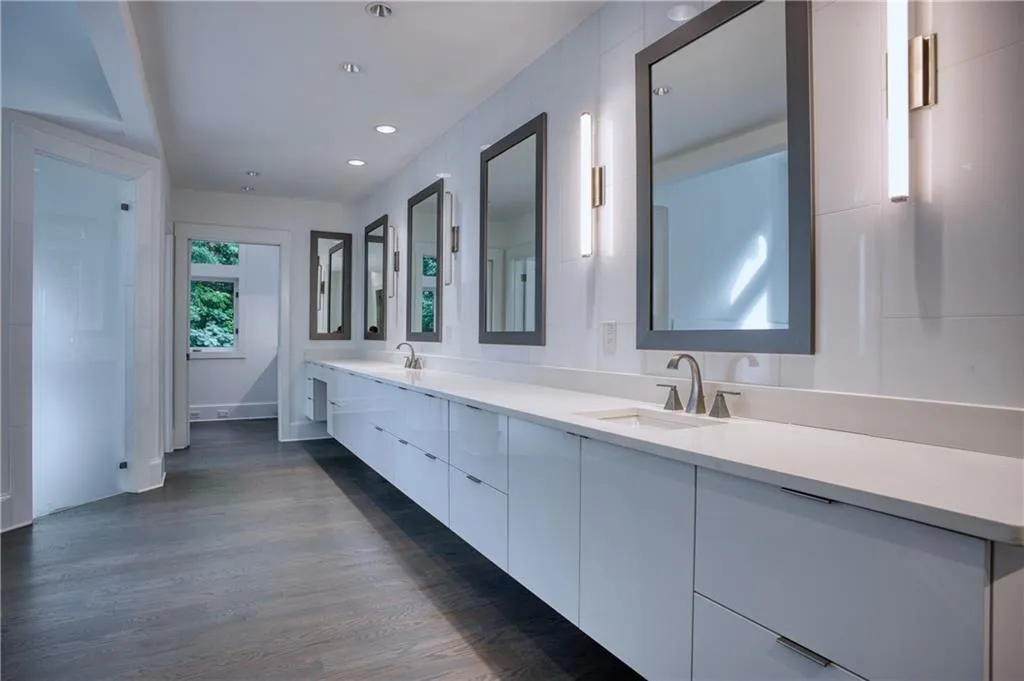 2883 W Roxboro Road Ne, Atlanta, Georgia 30324, 6 Bedrooms Bedrooms, ,8 BathroomsBathrooms,Residential,For Sale,2883 W Roxboro Road Ne,7395677