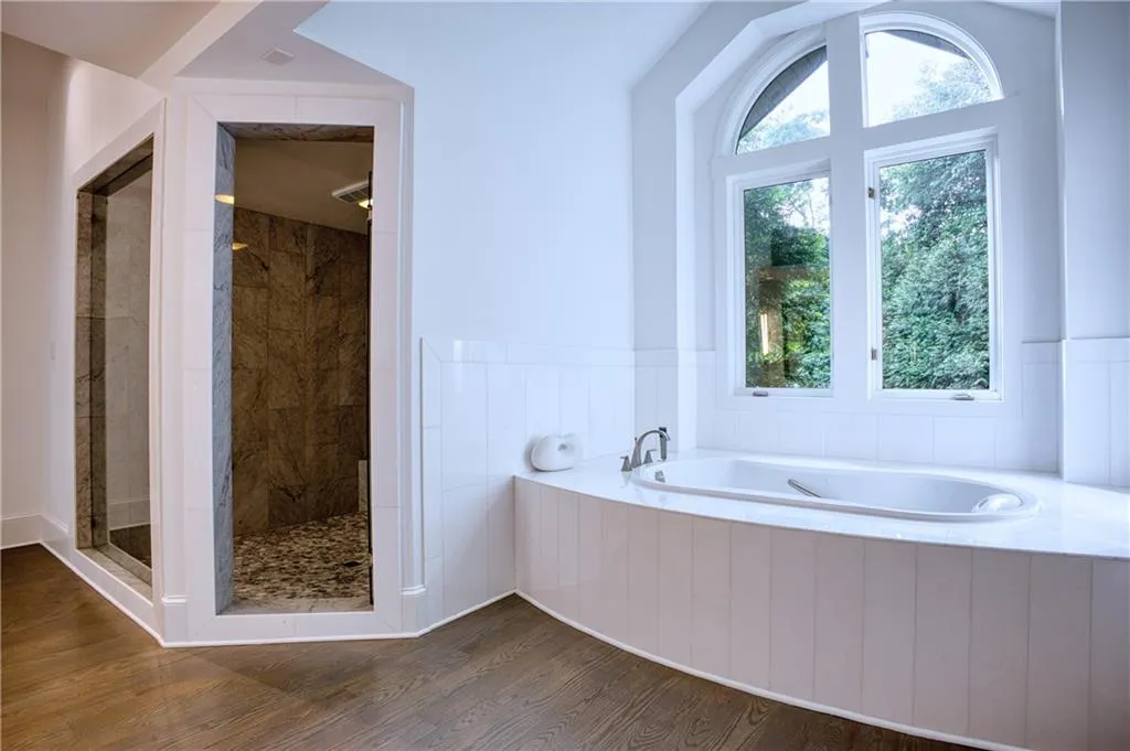 2883 W Roxboro Road Ne, Atlanta, Georgia 30324, 6 Bedrooms Bedrooms, ,8 BathroomsBathrooms,Residential,For Sale,2883 W Roxboro Road Ne,7395677