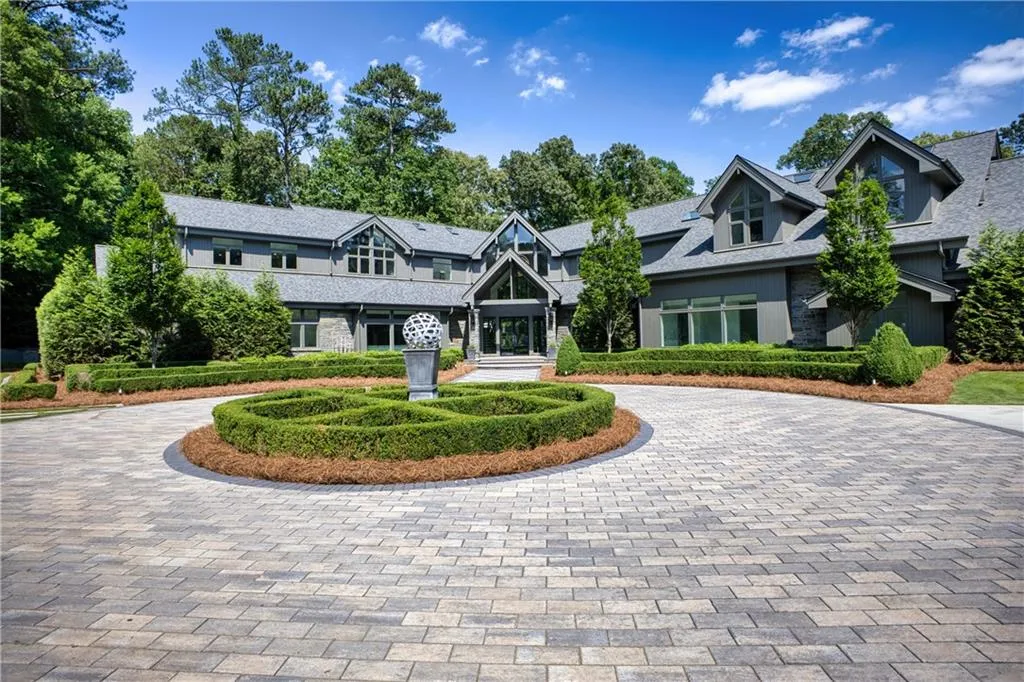 2883 W Roxboro Road Ne, Atlanta, Georgia 30324, 6 Bedrooms Bedrooms, ,8 BathroomsBathrooms,Residential,For Sale,2883 W Roxboro Road Ne,7395677