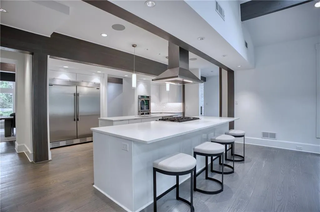 2883 W Roxboro Road Ne, Atlanta, Georgia 30324, 6 Bedrooms Bedrooms, ,8 BathroomsBathrooms,Residential,For Sale,2883 W Roxboro Road Ne,7395677