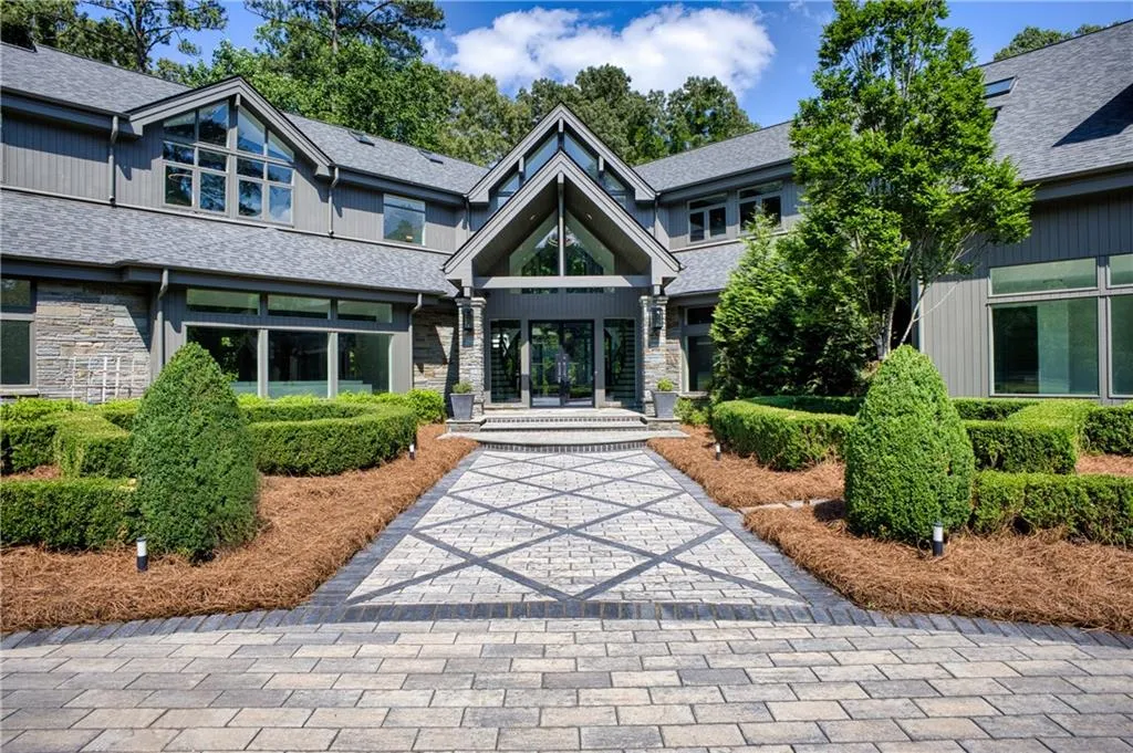 2883 W Roxboro Road Ne, Atlanta, Georgia 30324, 6 Bedrooms Bedrooms, ,8 BathroomsBathrooms,Residential,For Sale,2883 W Roxboro Road Ne,7395677