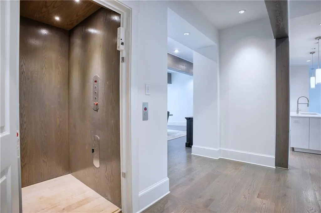 2883 W Roxboro Road Ne, Atlanta, Georgia 30324, 6 Bedrooms Bedrooms, ,8 BathroomsBathrooms,Residential,For Sale,2883 W Roxboro Road Ne,7395677